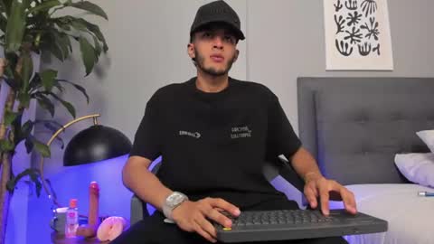 Tyler Fox online show from July 1, 9:47 pm