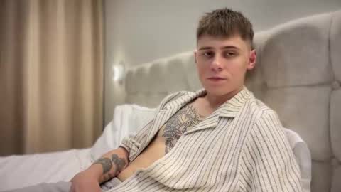 Snapshot of tyler_garrner chatting on September 10, 6:30 pm tyler_garrner online show from September 10, 6:30 pm