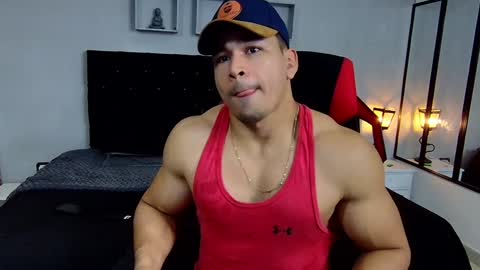 Snapshot of tyler_hank1 chatting on December 1, 10:53 pm tyler_hank1 online show from December 1, 10:53 pm