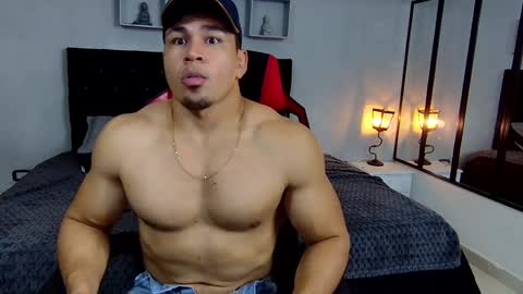 Snapshot of tyler_hank1 chatting on December 7, 3:36 am tyler_hank1 online show from December 7, 3:36 am