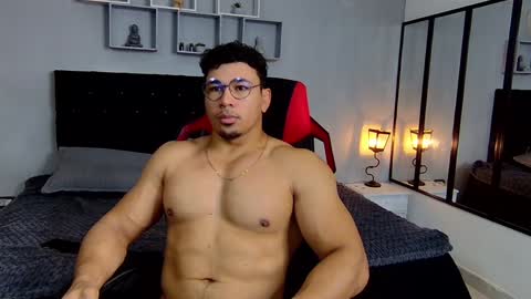 Snapshot of tyler_hank1 chatting on December 10, 10:28 am tyler_hank1 online show from December 10, 10:28 am