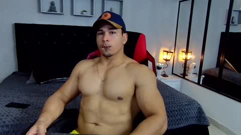 Snapshot of tyler_hank1 chatting on December 18, 2:49 pm tyler_hank1 online show from December 18, 2:49 pm