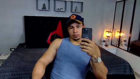 Snapshot of tyler_hank1 chatting on December 23, 12:25 am tyler_hank1 online show from December 23, 12:25 am