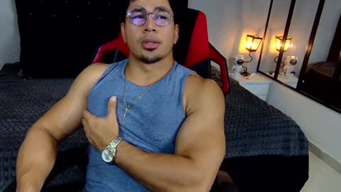 Snapshot of tyler_hank1 chatting on December 23, 5:28 am tyler_hank1 online show from December 23, 5:28 am