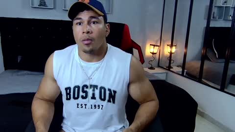 Snapshot of tyler_hank1 chatting on January 30, 9:04 pm tyler_hank1 online show from January 30, 9:04 pm