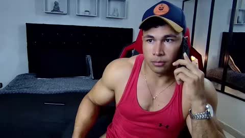 Snapshot of tyler_hank1 chatting on February 10, 11:13 pm tyler_hank1 online show from February 10, 11:13 pm