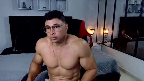 Snapshot of tyler_hank1 chatting on March 7, 10:45 am tyler_hank1 online show from March 7, 10:45 am