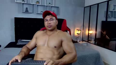 Snapshot of tyler_hank1 chatting on March 12, 11:42 am tyler_hank1 online show from March 12, 11:42 am