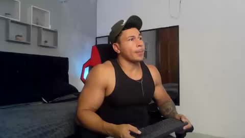 Snapshot of tyler_hank1 chatting on September 19, 10:10 pm tyler_hank1 online show from September 19, 10:10 pm