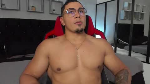 Snapshot of tyler_hank1 chatting on October 28, 6:54 pm tyler_hank1 online show from October 28, 6:54 pm