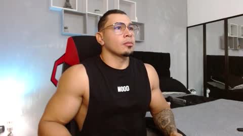 Snapshot of tyler_hank1 chatting on November 1, 10:01 pm tyler_hank1 online show from November 1, 10:01 pm