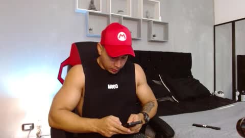 Snapshot of tyler_hank1 chatting on November 2, 10:34 pm tyler_hank1 online show from November 2, 10:34 pm