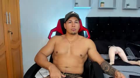 Snapshot of tyler_hank1 chatting on November 29, 11:24 am tyler_hank1 online show from November 29, 11:24 am