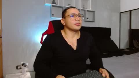 Snapshot of tyler_hank1 chatting on December 2, 2:28 am tyler_hank1 online show from December 2, 2:28 am