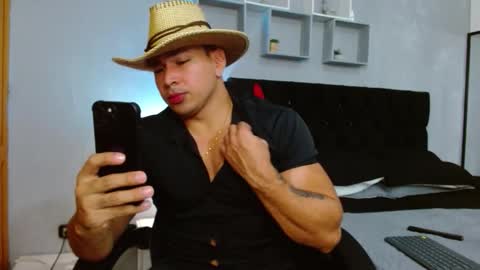 Snapshot of tyler_hank1 chatting on December 3, 2:08 am tyler_hank1 online show from December 3, 2:08 am