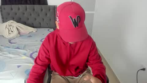 Snapshot of tyler_master24 chatting on October 14, 11:33 am tyler online show from October 14, 11:33 am