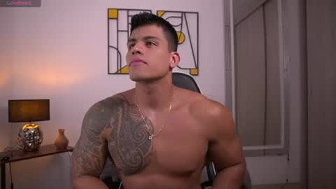 Snapshot of tyler_muscle chatting on July 16, 3:56 am David online show from July 16, 3:56 am
