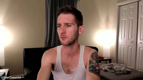 Snapshot of tylerchasexxx chatting on October 31, 12:44 am Tyler Chase online show from October 31, 12:44 am