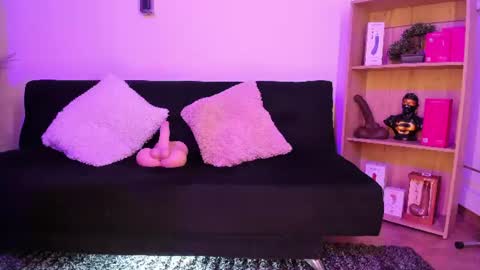 Snapshot of tylla__ chatting on August 4, 4:37 am tylla__ online show from August 4, 4:37 am