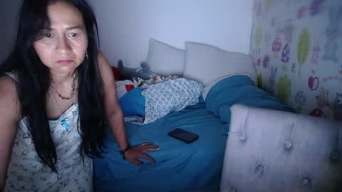 Snapshot of tyna_b chatting on May 26, 11:28 am Tyna online show from May 26, 11:28 am