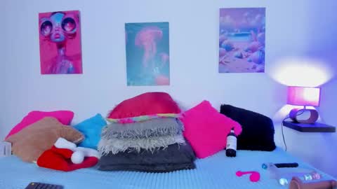 tyra   online show from December 18, 3:23 am