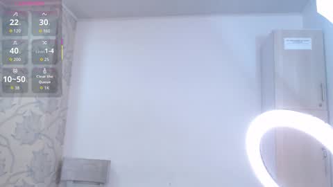 Snapshot of tyrafox_ chatting on December 3, 7:45 pm tyrafox online show from December 3, 7:45 pm