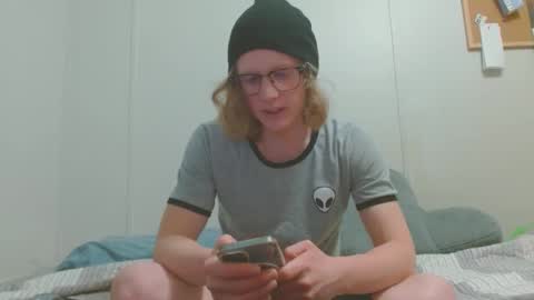 Snapshot of tyyyler93 chatting on March 4, 3:22 am TylerAlternative online show from March 4, 3:22 am