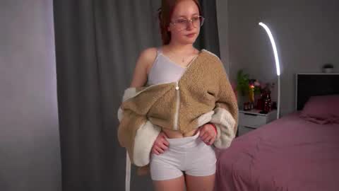 Lili online show from February 20, 4:42 am