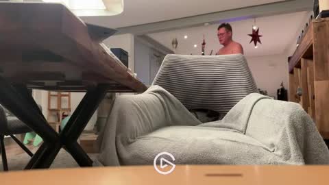 Snapshot of ueberdruck01 chatting on December 17, 10:49 pm ueberdruck01 online show from December 17, 10:49 pm