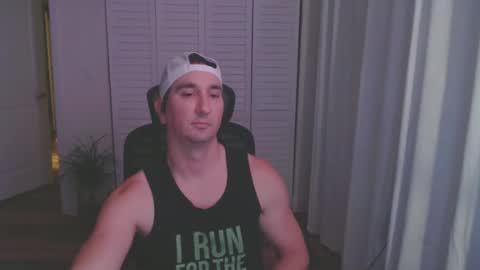 Snapshot of uglyduck3532 chatting on December 13, 2:54 am uglyduck3532 online show from December 13, 2:54 am