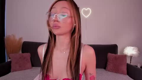 Snapshot of ukki_ chatting on July 8, 7:24 am Naomi online show from July 8, 7:24 am