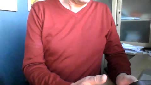 Snapshot of ukshowall chatting on December 16, 3:06 pm mark online show from December 16, 3:06 pm