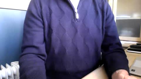 Snapshot of ukshowall chatting on June 10, 4:17 pm mark online show from June 10, 4:17 pm