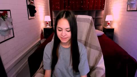 Snapshot of ulianeer chatting on November 9, 5:06 am Ulia online show from November 9, 5:06 am