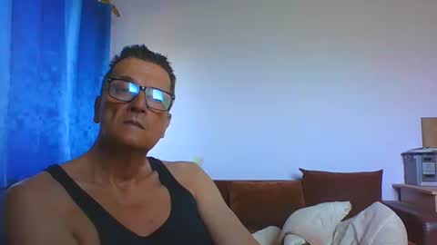 Snapshot of ulmeni4 chatting on May 29, 6:11 am ulmeni4 online show from May 29, 6:11 am