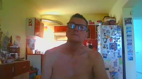 Snapshot of ulmeni4 chatting on June 24, 5:06 am ulmeni4 online show from June 24, 5:06 am
