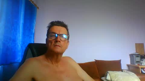 Snapshot of ulmeni4 chatting on August 6, 1:46 pm ulmeni4 online show from August 6, 1:46 pm