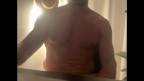 Snapshot of um_russo chatting on October 8, 7:22 pm Camacho online show from October 8, 7:22 pm