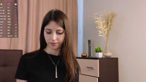 Snapshot of umbraelyon chatting on June 16, 5:43 am Liliane online show from June 16, 5:43 am