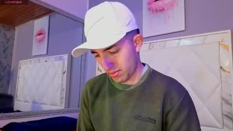 un_sluttyy online show from June 17, 11:12 am