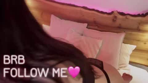 Snapshot of una_medisson chatting on December 6, 12:38 pm Una  online show from December 6, 12:38 pm