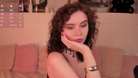 Snapshot of una_medisson chatting on June 12, 10:03 am Una online show from June 12, 10:03 am