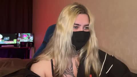 unaxyling online show from March 6, 8:38 pm