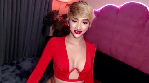 kylie online show from April 15, 10:44 am