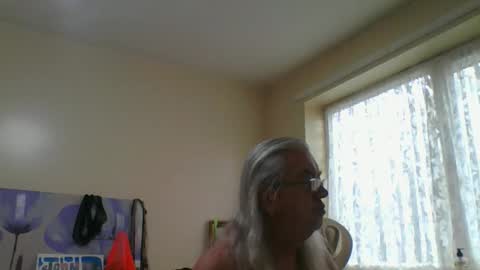 Snapshot of uncle_johns chatting on October 19, 8:15 am John online show from October 19, 8:15 am