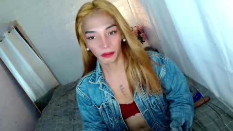 Snapshot of uncut_queen chatting on May 4, 8:54 am LOVELY JANE online show from May 4, 8:54 am