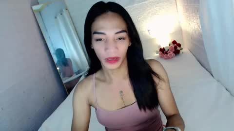 Snapshot of uncut_queen chatting on June 7, 3:10 am LOVELY JANE online show from June 7, 3:10 am