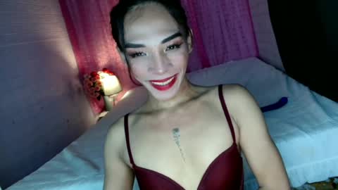 Snapshot of uncut_queen chatting on June 28, 2:50 am LOVELY JANE online show from June 28, 2:50 am
