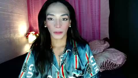 Snapshot of uncut_queen chatting on July 26, 3:58 am LOVELY JANE online show from July 26, 3:58 am