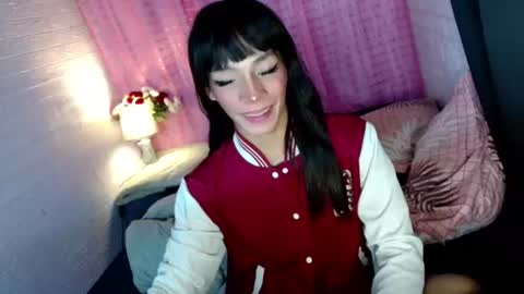 Snapshot of uncut_queen chatting on July 28, 4:50 pm LOVELY JANE online show from July 28, 4:50 pm